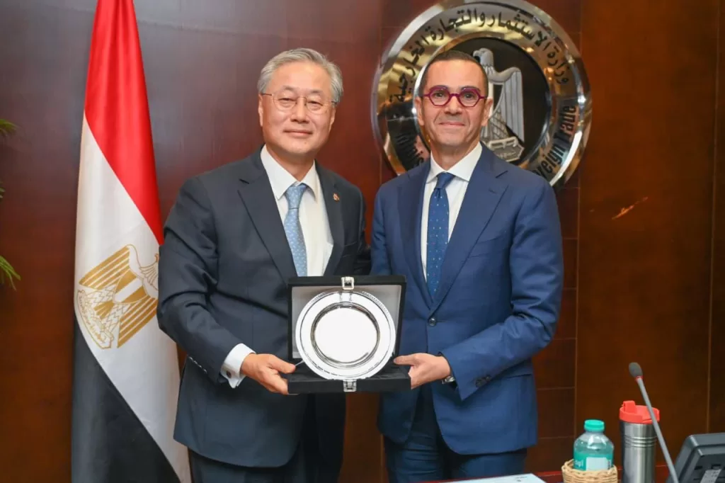 وزير الاستثمار يبحث مع سفير كوريا الجنوبية سبل تعزيز التعاون الاقتصادي 3 - جريدة الجمهورية WhatsApp Image 2025 08 20 at 11.38.41 AM1 - جريدة الجمهورية