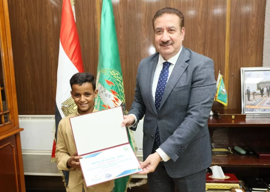 عثروا على مبلغ مالي كبير وسلموه للشرطة..«أبو ليمون»: يكرم 3 طلاب بالمنوفية لأمانتهم 3 - جريدة الجمهورية IMG 20250928 WA0024 1 - جريدة الجمهورية