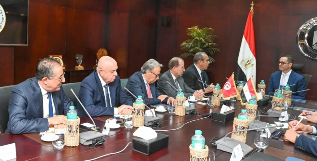 وزير الاستثمار والتجارة الخارجية يبحث مع رئيس الاتحاد التونسي للصناعة سبل تعزيز التعاون المشترك 3 - جريدة الجمهورية WhatsApp Image 2025 09 11 at 1.24.01 AM 1 - جريدة الجمهورية