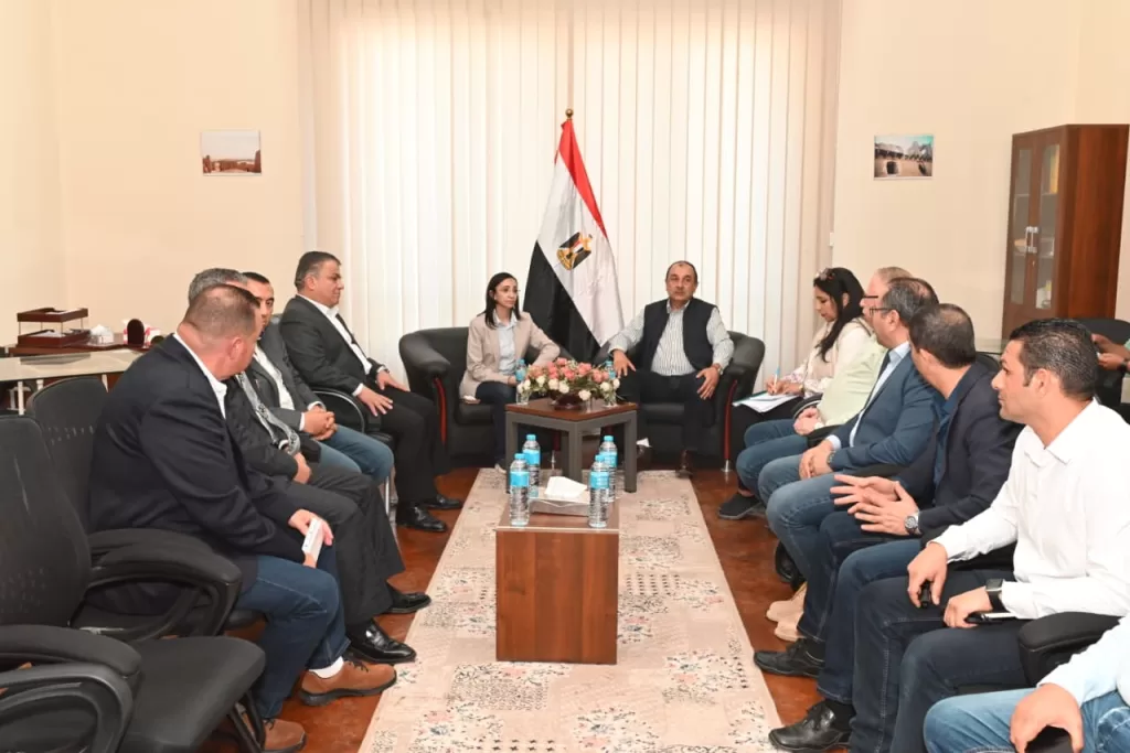 جولة ميدانية لوزير قطاع الأعمال ومحافظ البحيرة لمتابعة تطوير شركة الغزل والنسيج بكفر الدوار 3 - جريدة الجمهورية WhatsApp Image 2025 09 13 at 1.45.51 PM - جريدة الجمهورية