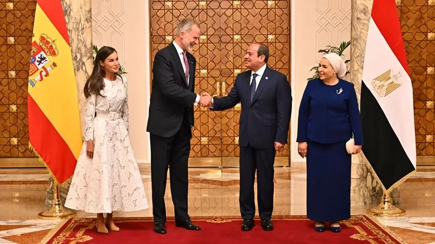 الرئيس عبد الفتاح السيسي والسيدة قرينته يستقبلان جلالة ملك وملكة إسبانيا بقصر الاتحادية 2 - جريدة الجمهورية mh5 3051jpg - جريدة الجمهورية