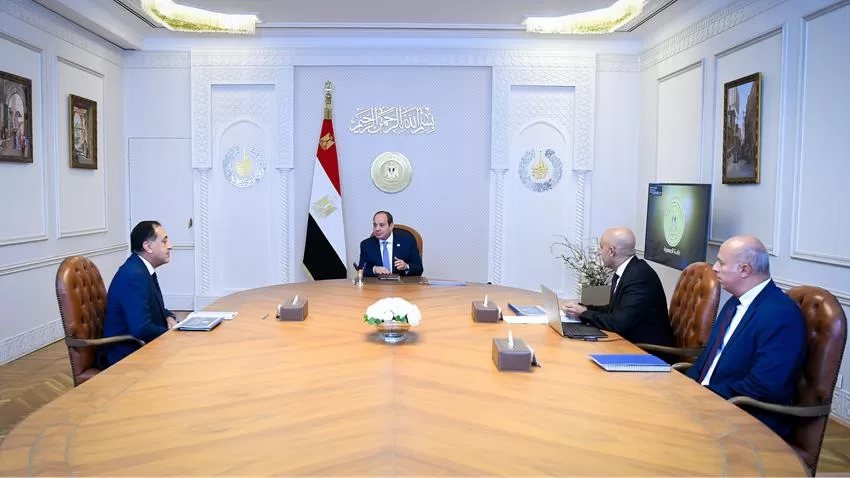 الرئيس عبد الفتاح السيسي يجتمع برئيس مجلس الوزراء ووزير التربية والتعليم والتعليم الفني 2 - جريدة الجمهورية 11cover oldjpg - جريدة الجمهورية