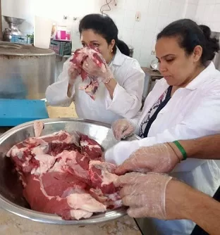 الطب البيطري بسوهاج يوزع 80 رأس غنم على الأسر المستحقة ويضبط 300 كجم من الأسماك الفاسدة بساقلته 2 - جريدة الجمهورية 18 1 - جريدة الجمهورية