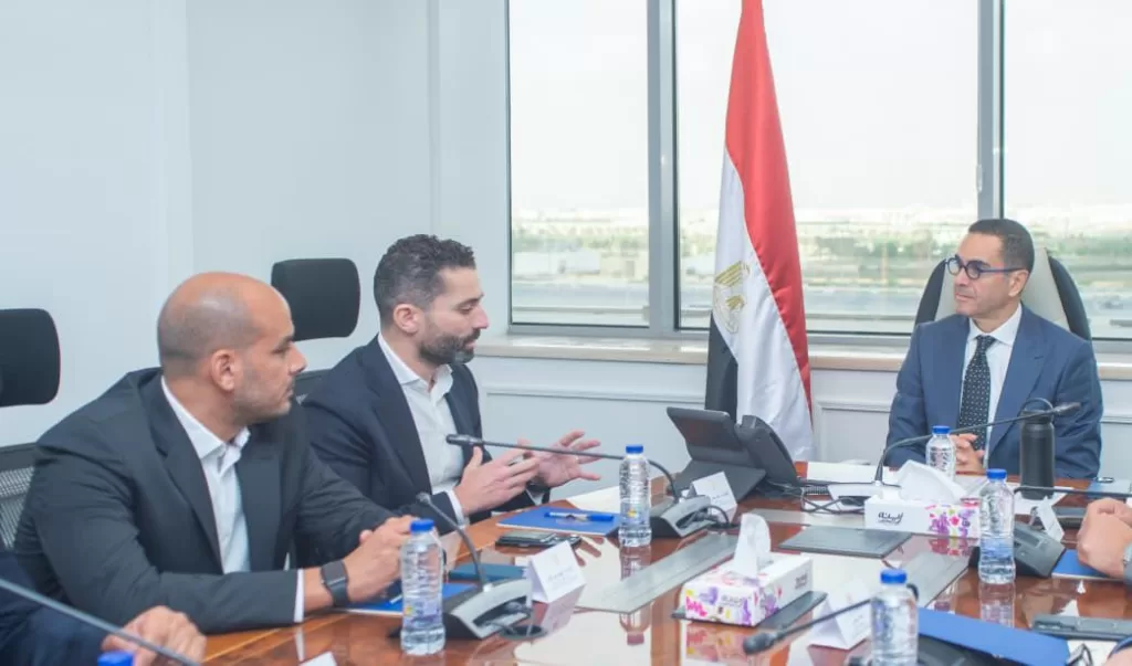«الخطيب» يبحث مع وفد شركة «LDV» تعزيز الشراكات الاستثمارية في مجالات التعليم والتنمية المستدامة 3 - جريدة الجمهورية IMG 20251005 WA0056 - جريدة الجمهورية