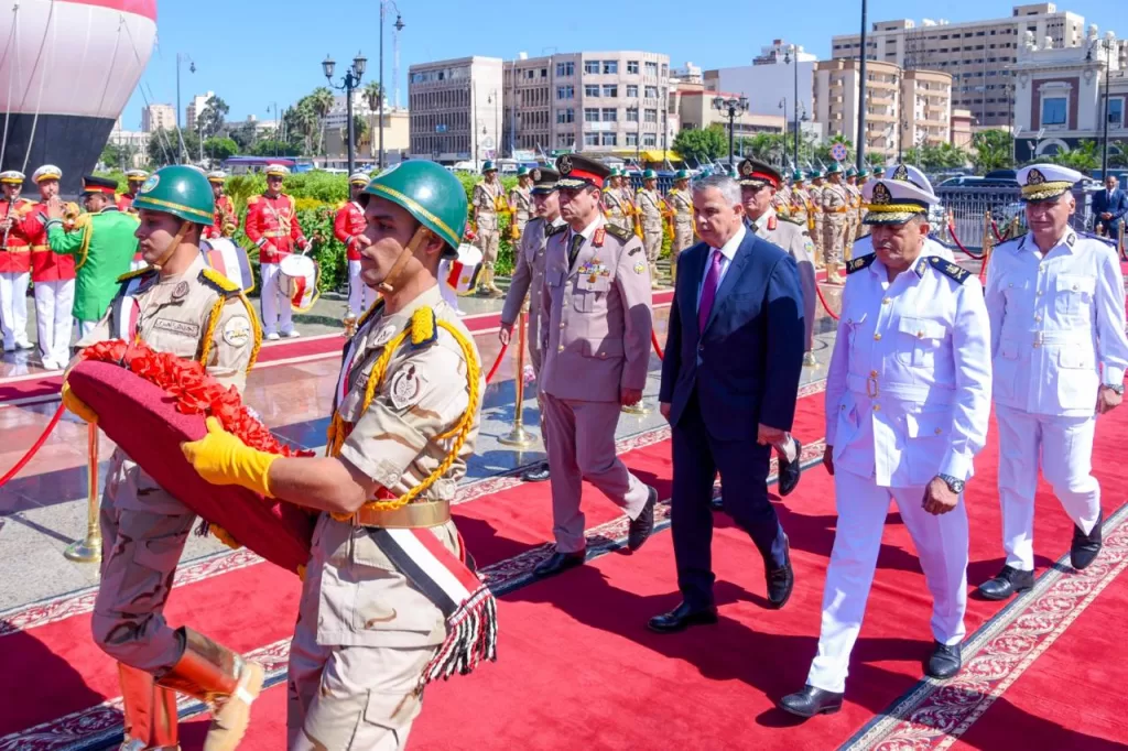 بمناسبة ذكرى انتصارات أكتوبر المجيدة..محافظ الإسكندرية يضع إكليل الزهور على النصب التذكاري للشهداء 2 - جريدة الجمهورية IMG 20251005 WA0085 - جريدة الجمهورية