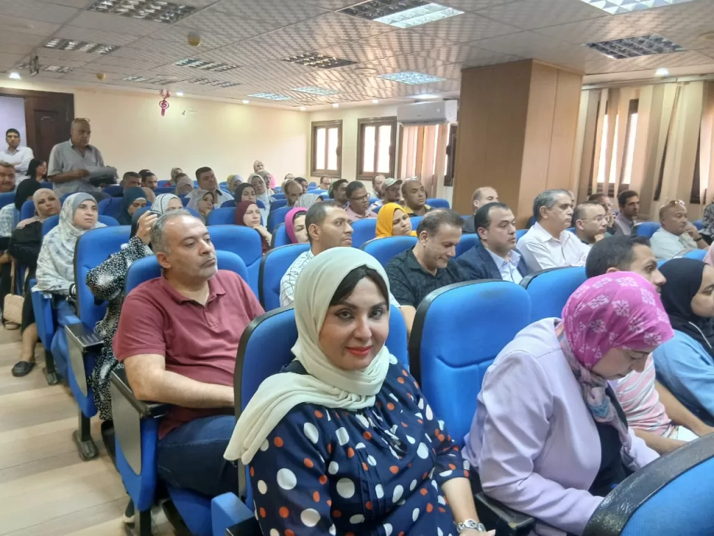 «حمودة الجزار» مؤشرات الأداء المعيار الرئيسي لتقييم المنشآت الصحية ..والكفاءة تحقق رضا المنتفعين 5 - جريدة الجمهورية IMG 20251015 WA0006 - جريدة الجمهورية