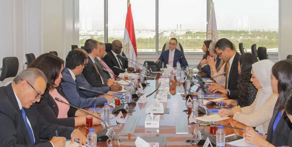 وزير الاستثمار يبحث مع وفد البنك الدولي تعزيز فرص الاستثمار والتنمية المستدامة في مصر 2 - جريدة الجمهورية WhatsApp Image 2025 10 02 at 5.47.14 PM 1 - جريدة الجمهورية