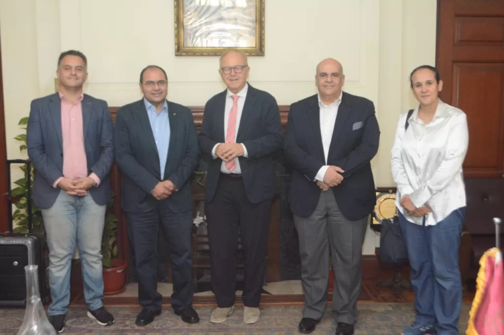 قصر العيني يستقبل عميد كلية الطب بجامعة «كيل» الألمانية لتعزيز التعاون الأكاديمي والبحثي 3 - جريدة الجمهورية WhatsApp Image 2025 10 03 at 7.36.27 PM 1 - جريدة الجمهورية