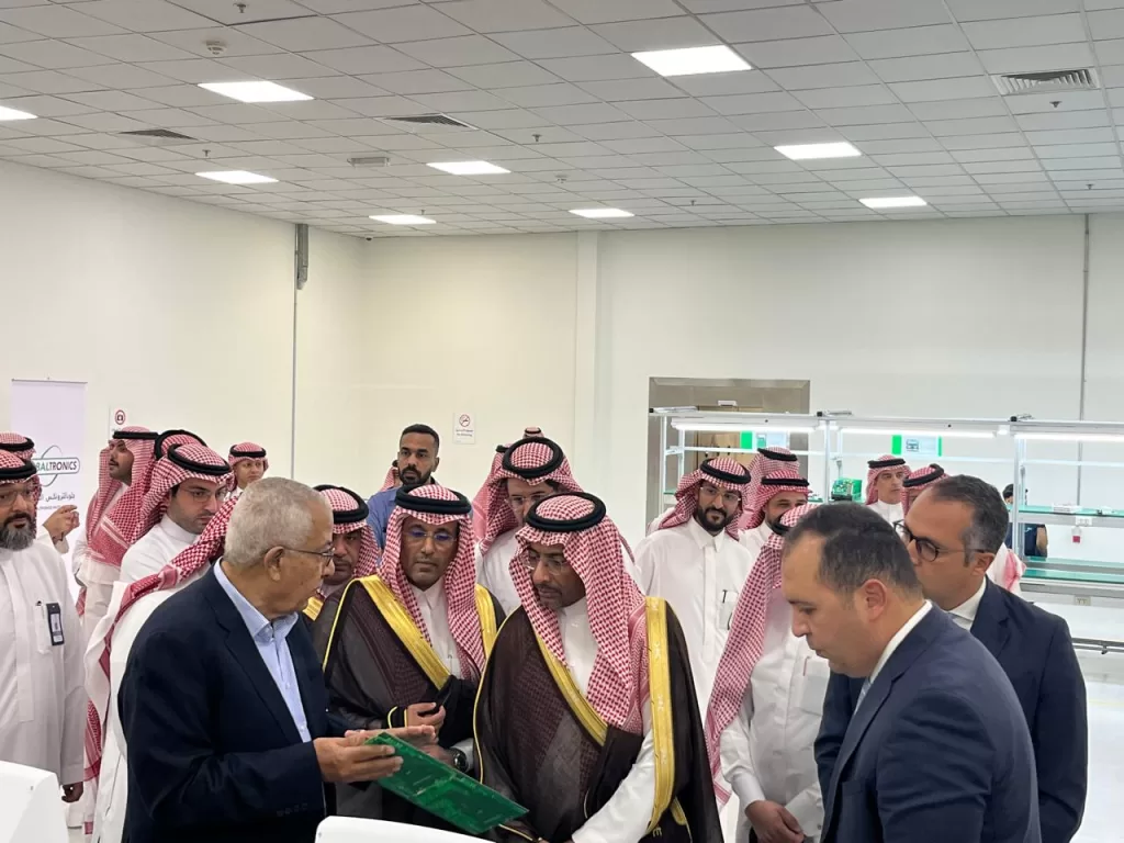 خلال زيارته مصنع «جلوبال ترونيكس».. وزير الصناعة السعودي يُشيد بالتقنيات المتقدمة لإنتاج العدادات الذكية 2 - جريدة الجمهورية WhatsApp Image 2025 10 13 at 1.35.28 PM - جريدة الجمهورية