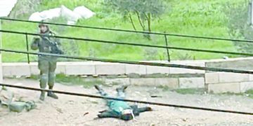 عشرات الشهداء بقصف إسرائيلى للمنازل والمدارس.. الطائرات المسيرة تستهدف مقبرة الشفاء