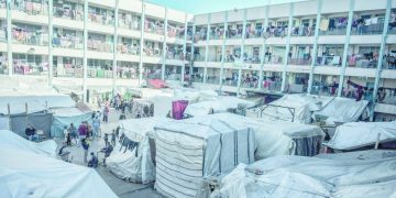 أشتية: تعليق بعض الدول التمويل يعرض الفلسطينيين للخطر