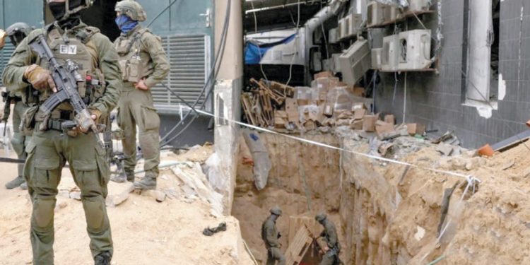 الاحتلال يرتكب المزيد من المجازر .. ويرفع حصيلة العدوان إلى نحو 27 ألف شهيد 1 - جريدة الجمهورية الاحتلال يرتكب المزيد من المجازر .. ويرفع حصيلة العدوان إلى نحو 27 ألف شهيد