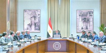 مدبولى يتابع جهود توطين صناعة الحرير