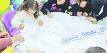 الأطفال والزوار يتفاعلون مع أغانى ترشيد المياه