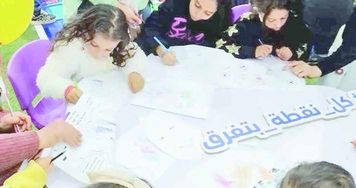 الأطفال والزوار يتفاعلون مع أغانى ترشيد المياه