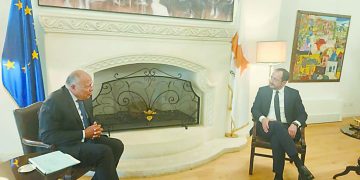 الرئيس القبرصى يستقبل وزير الخارجية.. بالقصر الرئاسى