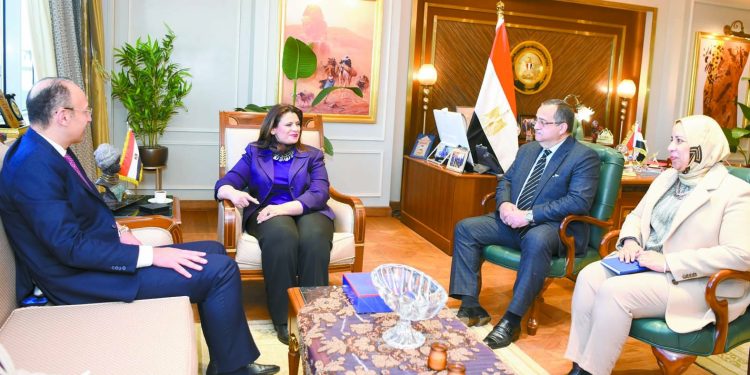 حوافز ومميزات جديدة للجاليات المصرية بالخارج