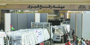 عبور أكثر من 100 شاحنة للمواد الغذائية        والوقود  واستقبال 40 جريحا للعلاج