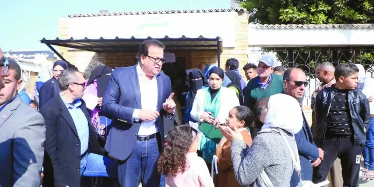 إحالة مدير مستشفى الشروق للتحقيق.. ونقل الأطباء المتغيبين 1 - جريدة الجمهورية IMG-20240219-WA0018