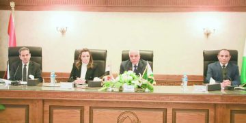 منافذ رمضان تمتد إلى قرى الجيزة.. والمحافظ يطمئن على الاستعدادات