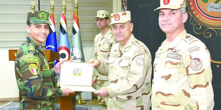 الفريق أسامة عسكر يكرم المتميزين من أبناء القوات المسلحة فى الرماية والمجالات        العلمية  والبحثية 