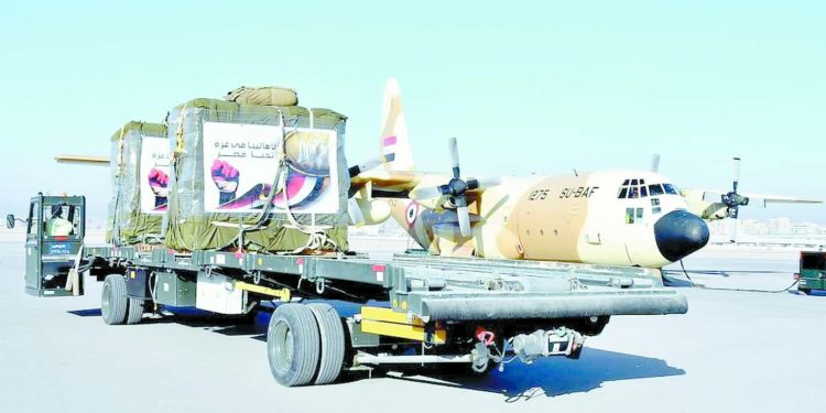 تنفيذ عملية إسقاط جوى لأطنان من المساعدات الغذائية والإنسانية فوق غزة