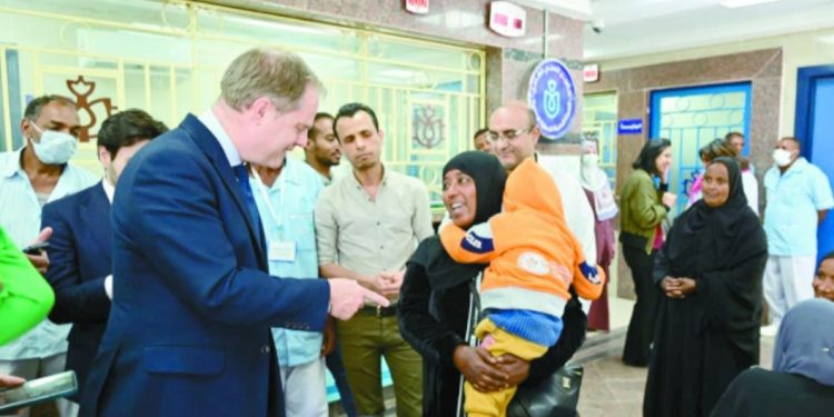 السفير البريطانى.. مشيدًا بالعلاقات بين البلدين وجودة «طب الأسرة»