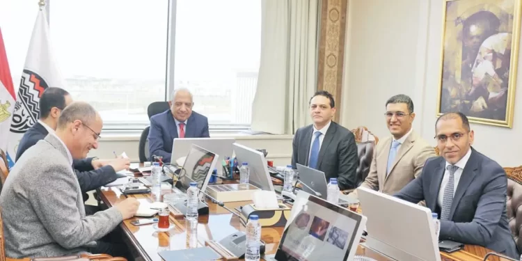 وزير قطاع الأعمال: تعظيم عوائد المواد الخام والموارد الطبيعية بإقامة صناعات تحويلية جديدة 1 - جريدة الجمهورية IMG-20240304-WA0103