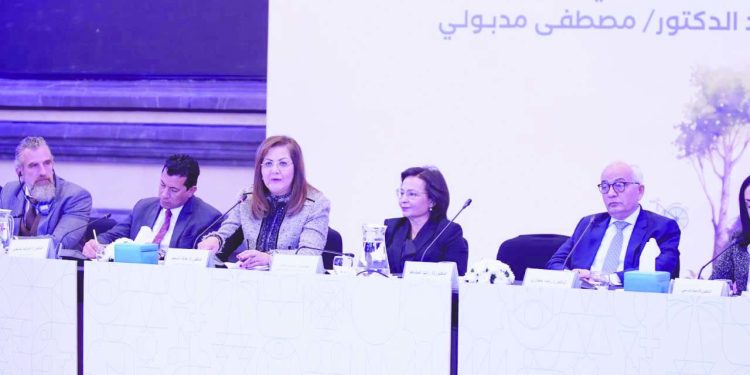 مدبولى: الأولوية للسلع الغذائية والأدوية والأعلاف