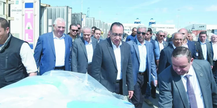 «مصر ــ السيسى».. تعبر الأزمات بروح «الجمهورية الجديدة» 1 - جريدة الجمهورية IMG-20240308-WA0049