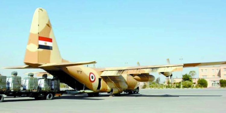 مصر تواصل إسقاط المساعدات الإنسانية على قطاع غزة 1 - جريدة الجمهورية «الفراعنة» يحتفلون بـ «الصدارة»