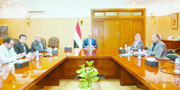 سويلم يطالب بسرعة الانتهاء من تطهير الترع والمصارف وإشراك مستخدمى المياه فى توزيعها 1 - جريدة الجمهورية سويلم يطالب بسرعة الانتهاء من تطهير الترع والمصارف وإشراك مستخدمى المياه فى توزيعها