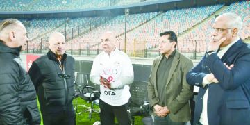 صبحى لـ «لاعبى المنتخب»: علينا بذل الجهد لإسعاد الجماهير المصرية