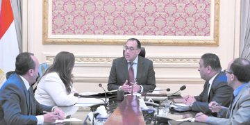 رئيس الوزراء يناقش ملفات «الهجرة» مع سها جندى: