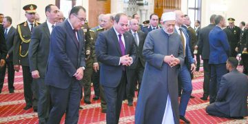 السيسى يؤدى صلاة الجمعة بمسجد المشير طنطاوى