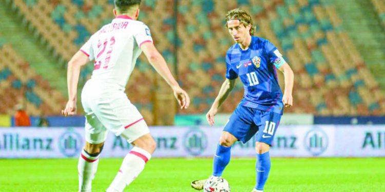 «مودريتش» يخطف الأضواء فى شوارع العاصمة