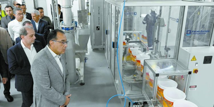 الحكومة جاهزة لتقديم الدعم المطلوب للتوسعات الجديدة فى أى مصنع 1 - جريدة الجمهورية الحكومة جاهزة لتقديم الدعم المطلوب للتوسعات الجديدة فى أى مصنع