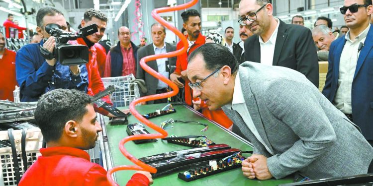 التوسعات الجديدة بالمنشآت الصناعية إضافة قوية للاقتصاد القومى 1 - جريدة الجمهورية التوسعات الجديدة بالمنشآت الصناعية إضافة قوية للاقتصاد القومى