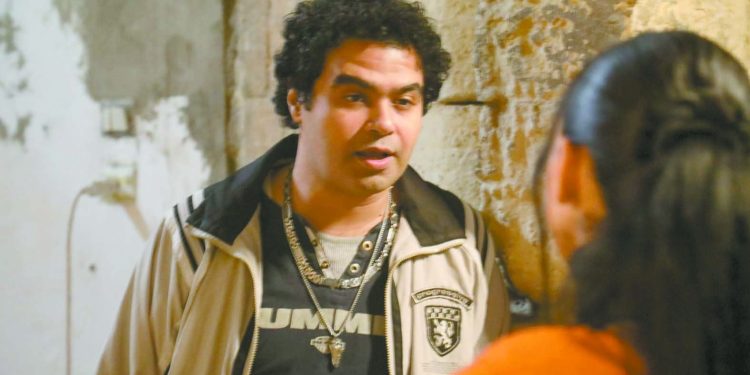 أنا أستاذ«لغة التخاطب».. والشهرة لن تصيبنى بالغرور