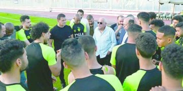 لبيب يحفز اللاعبين قبل موقعة دريمز