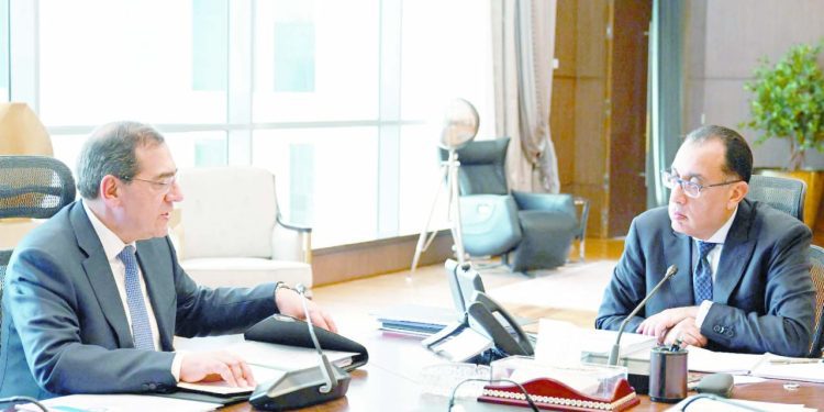 سيمون تترك «صيد العقارب» لتنقذ إنساناً بشنط رمضان