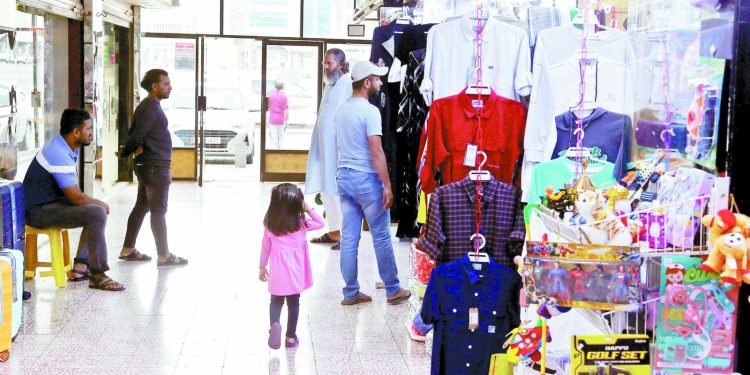 جمعيات أهلية تستعد لتوفير ملابس عيد الفطر للأيتام