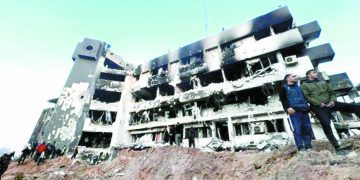 إسرائيل تواصل غاراتها الوحشية ضد المدنيين فى غزة