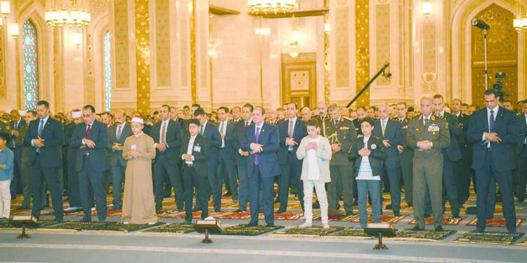 الرئيس يشارك أسر وأبناء الشهداء فرحة عيد     الفطر  المبارك