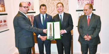 تحذير «أفريقى» للقطبين