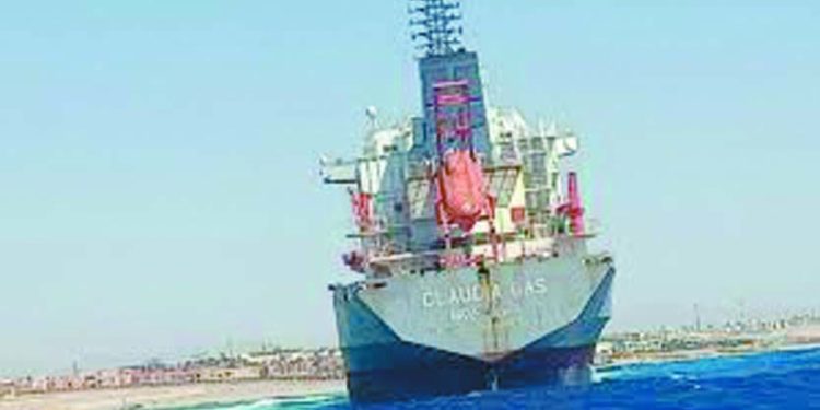 تحذير «أفريقى» للقطبين