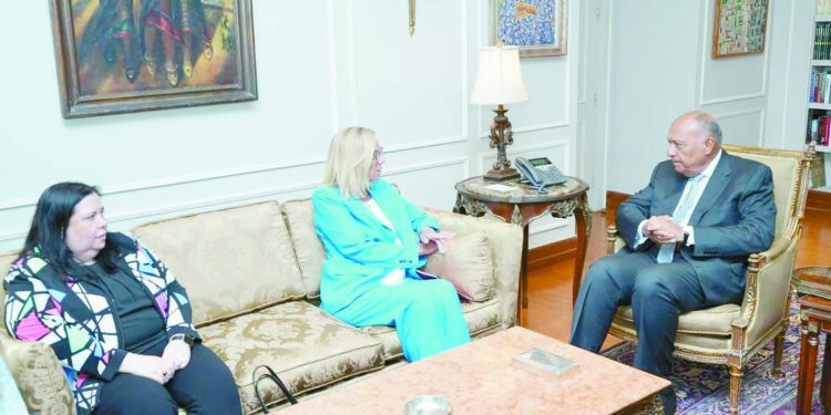 تكثيف حجم المساعدات لأبناء الشعب الفلسطينى بغزة 1 - جريدة الجمهورية تحذير «أفريقى» للقطبين