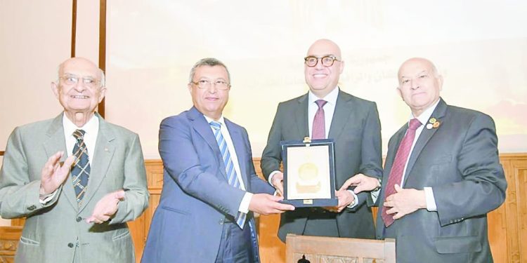 الجزار.. فى تكريمه بجمعية المهندسين : الدولة طورت 357 منطقة.. ووفرت ٣ ملايين فرصة عمل 1 - جريدة الجمهورية سموحة «طمعان» .. وبلدية المحلة «عشمان»