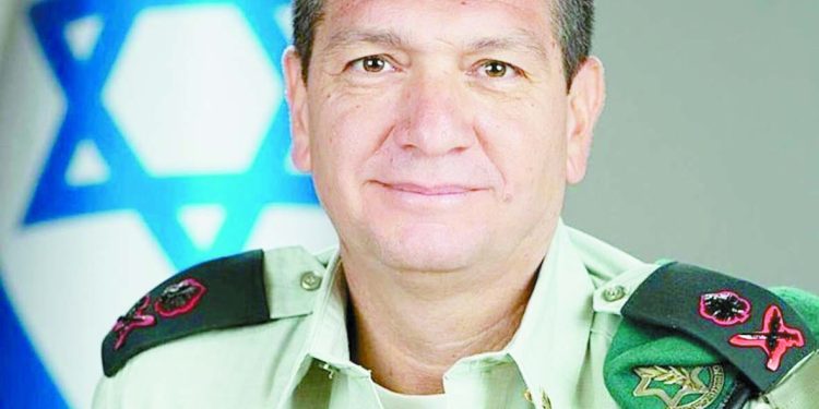 قادة عسكريون إسرائيليون يرحلون عقب استقالة رئيس «أمان»