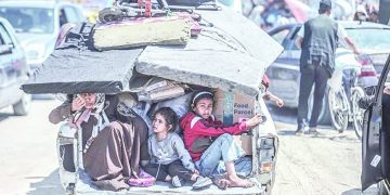 الكارثة.. آهات النازحين ترتفع.. الالآف يغادرون هربا من الموت إلى المجهول